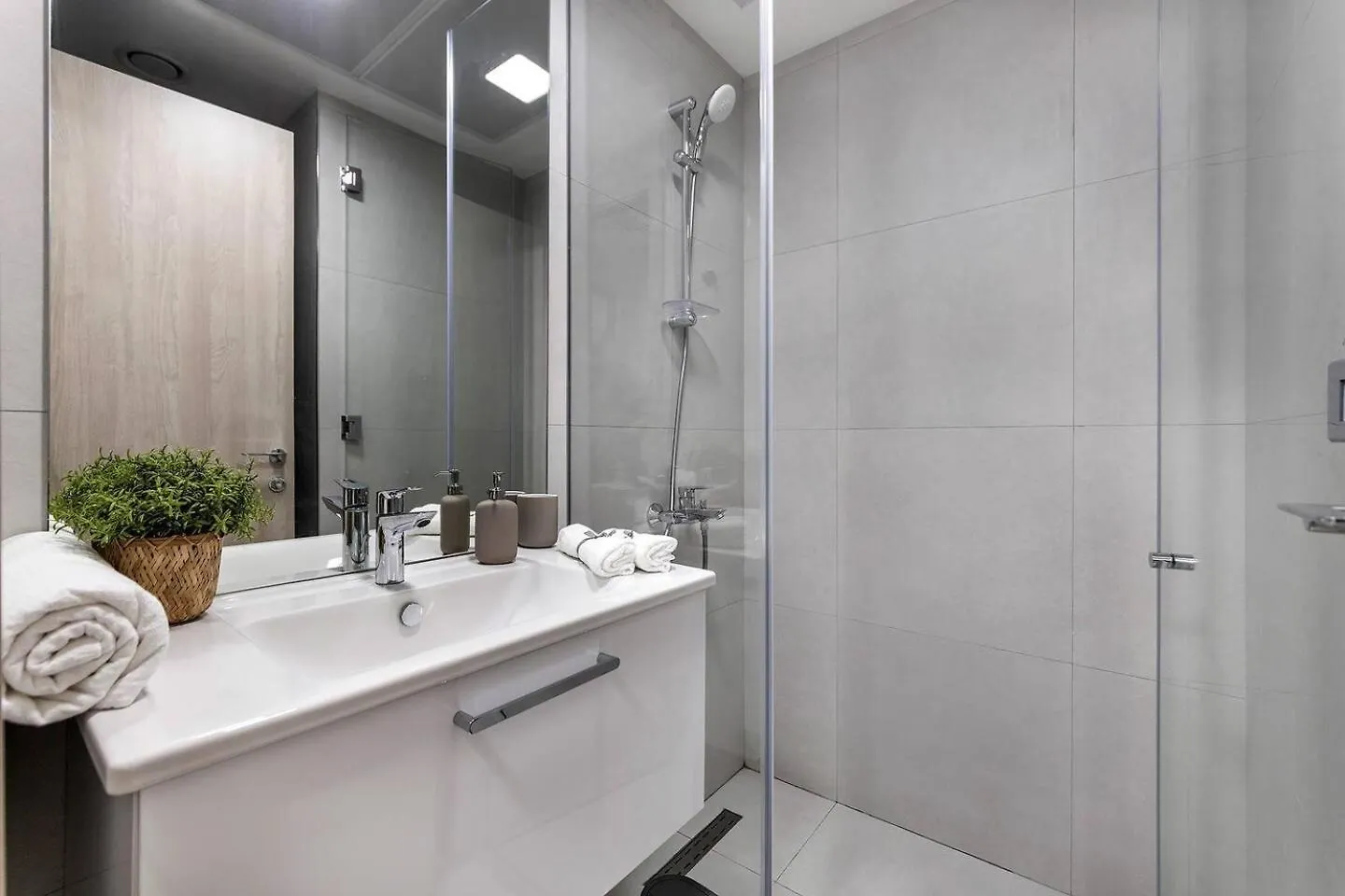 Comfortable Studio In Jvc Swimming Pool, Gym دبي شقة